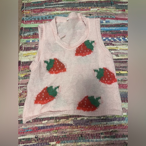 Thin strawberry vest - Picture 1 of 1